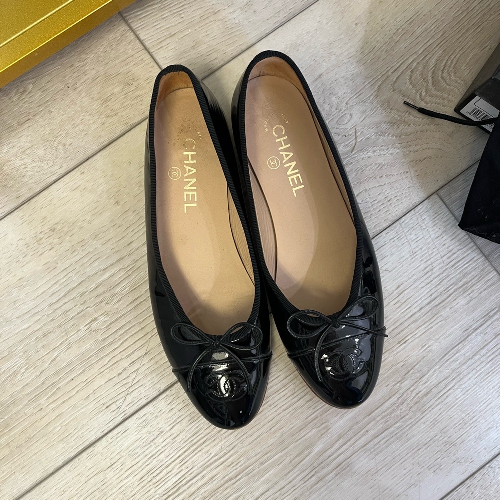 Chanel Black Patent Leather Flats with Box